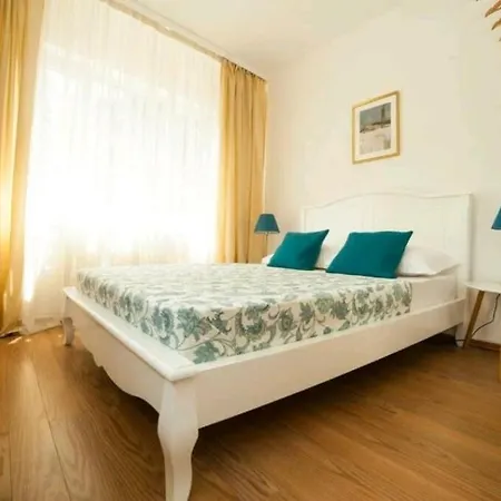 Orange Hotel