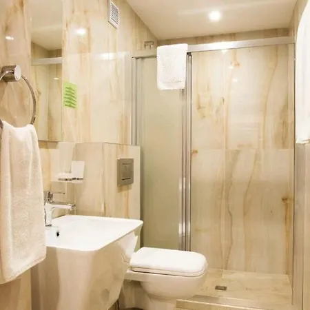 Orange Hotel *