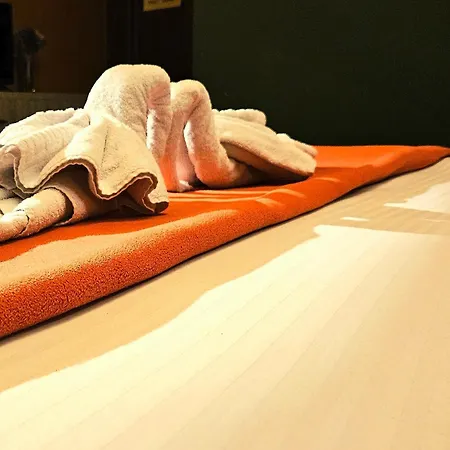 Orange * ティラナ