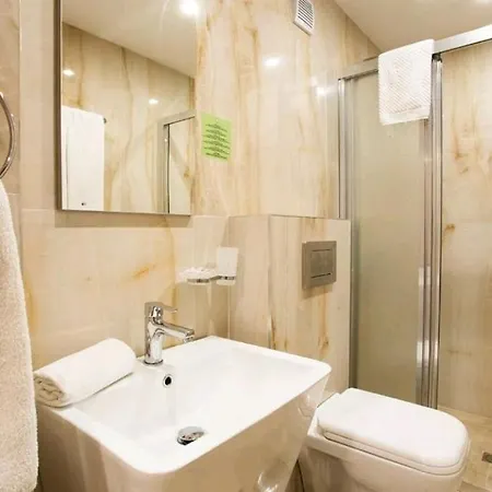 Orange Hotel *