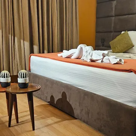 Orange * טיראנה